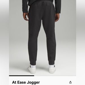 Men’s jogger in excellent condition. Color is heathered black/black.